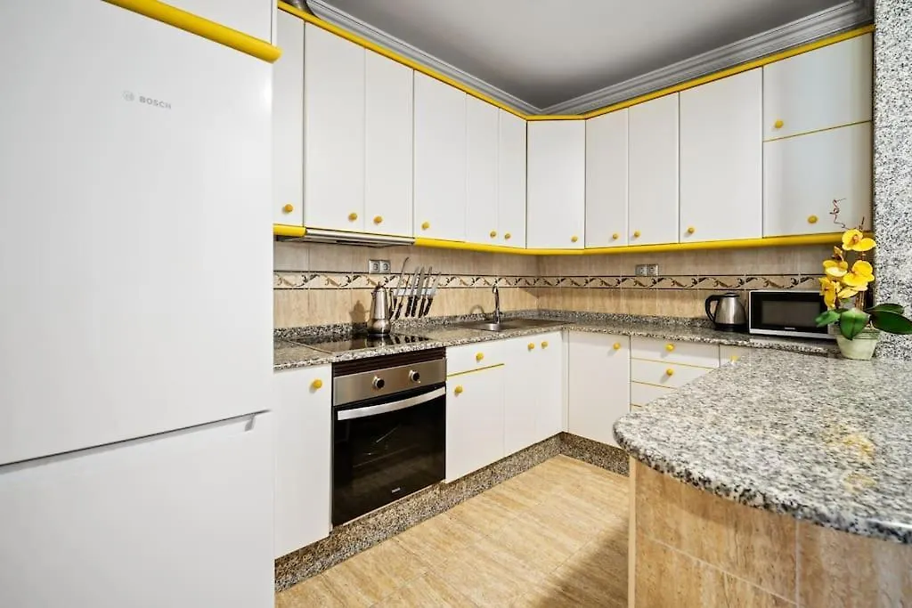 מארבלה Unique 2 Bedroom Apart In Golden Mile✺ Pool ✺ Parking