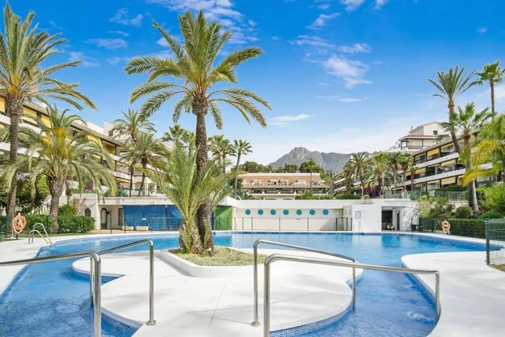 מארבלה Unique 2 Bedroom Apart In Golden Mile✺ Pool ✺ Parking דירה