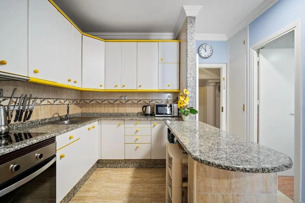 מארבלה Unique 2 Bedroom Apart In Golden Mile✺ Pool ✺ Parking דירה
