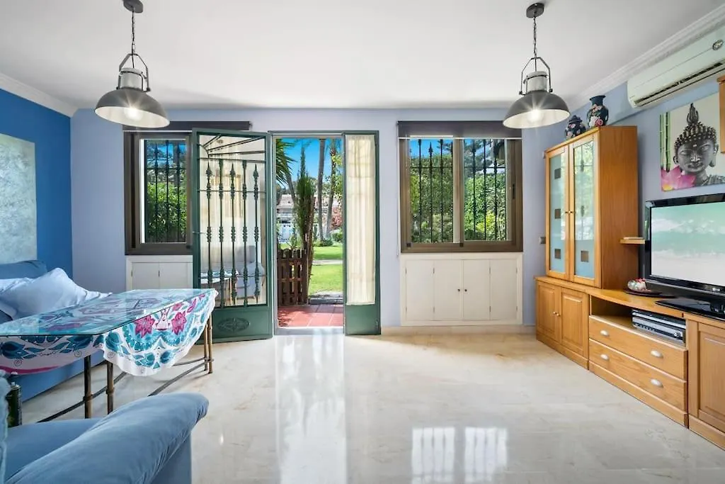מארבלה Unique 2 Bedroom Apart In Golden Mile✺ Pool ✺ Parking דירה