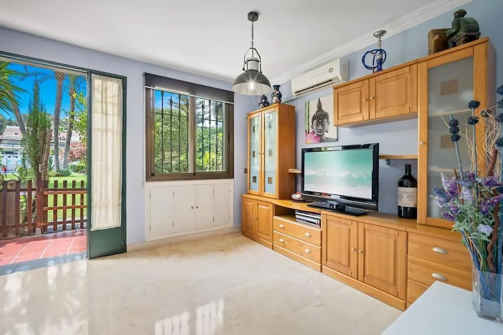 מארבלה Unique 2 Bedroom Apart In Golden Mile✺ Pool ✺ Parking